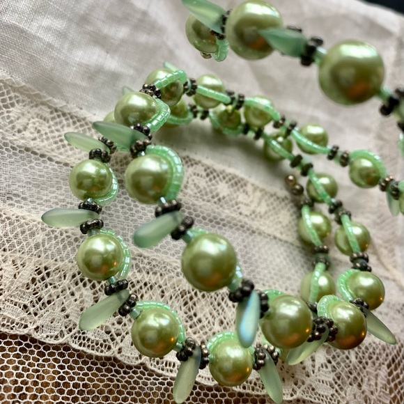 Lustrous Green Glass Beaded Wire Wrap Bracelet Women’s Jewelry Unique Design - Picture 7 of 9